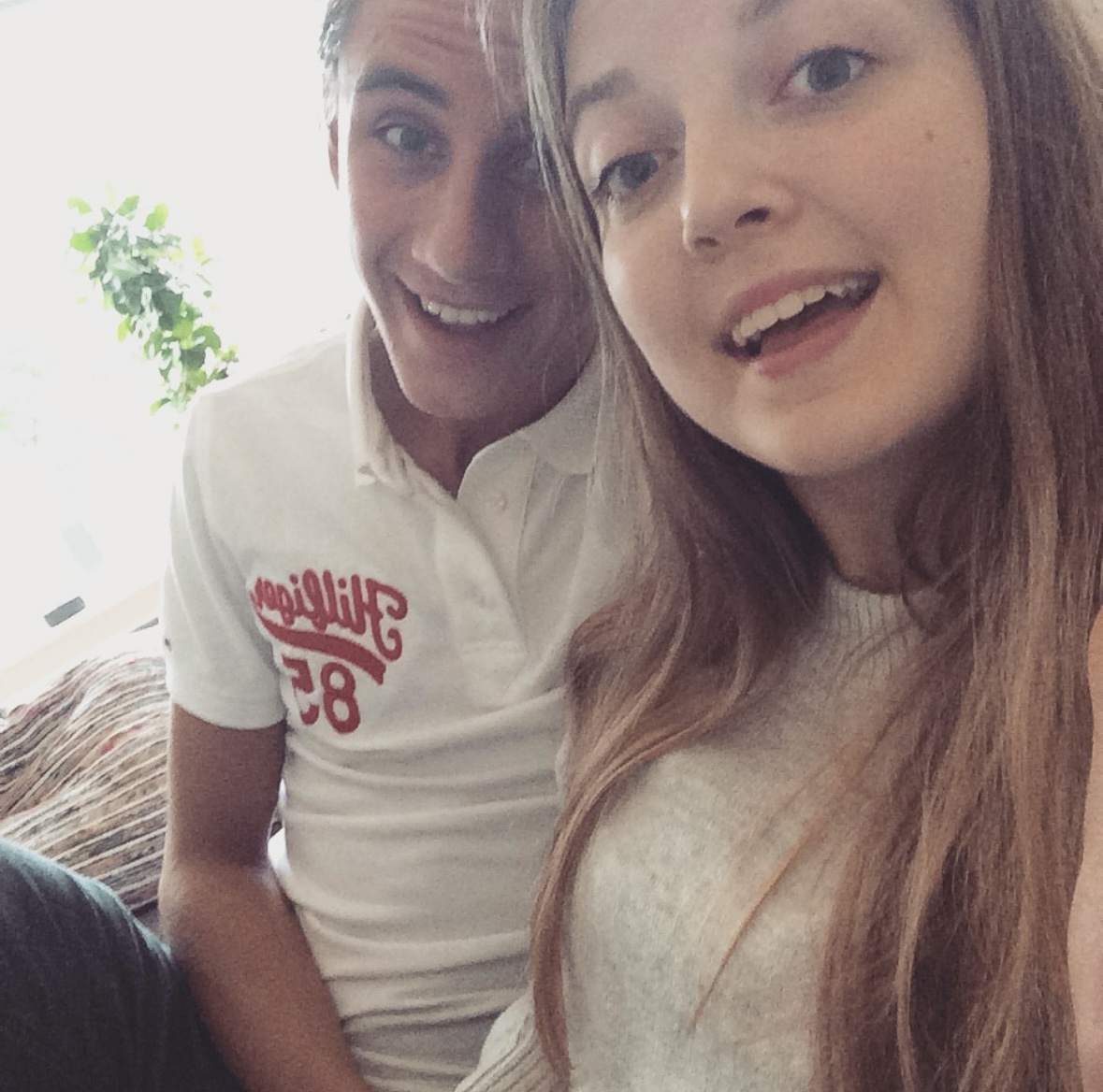 Agnes och David hemma på en ledig dag